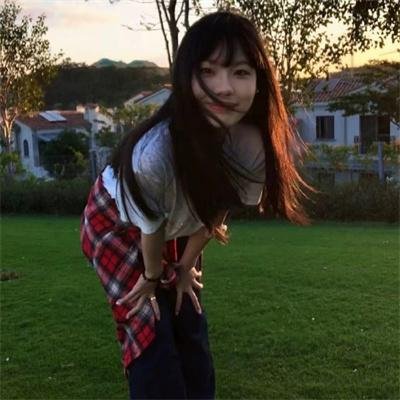蓝天花朵